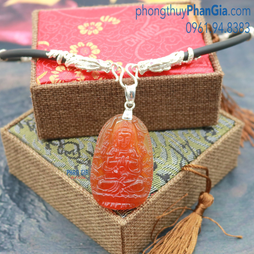 mặt phật màu đỏ