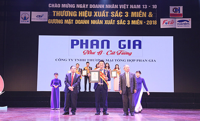  Phan Gia Nhận Danh Hiệu Xuất Sắc Ba Miền