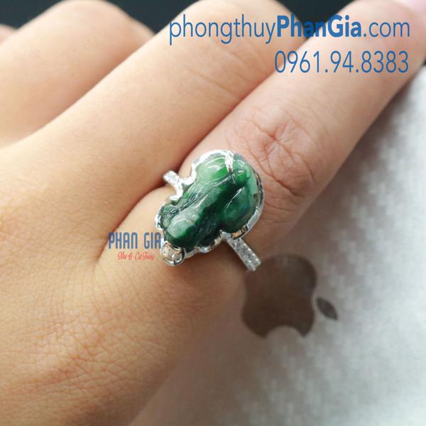 Hướng dẫn đeo mặt nhẫn Tỳ Hưu đúng cách