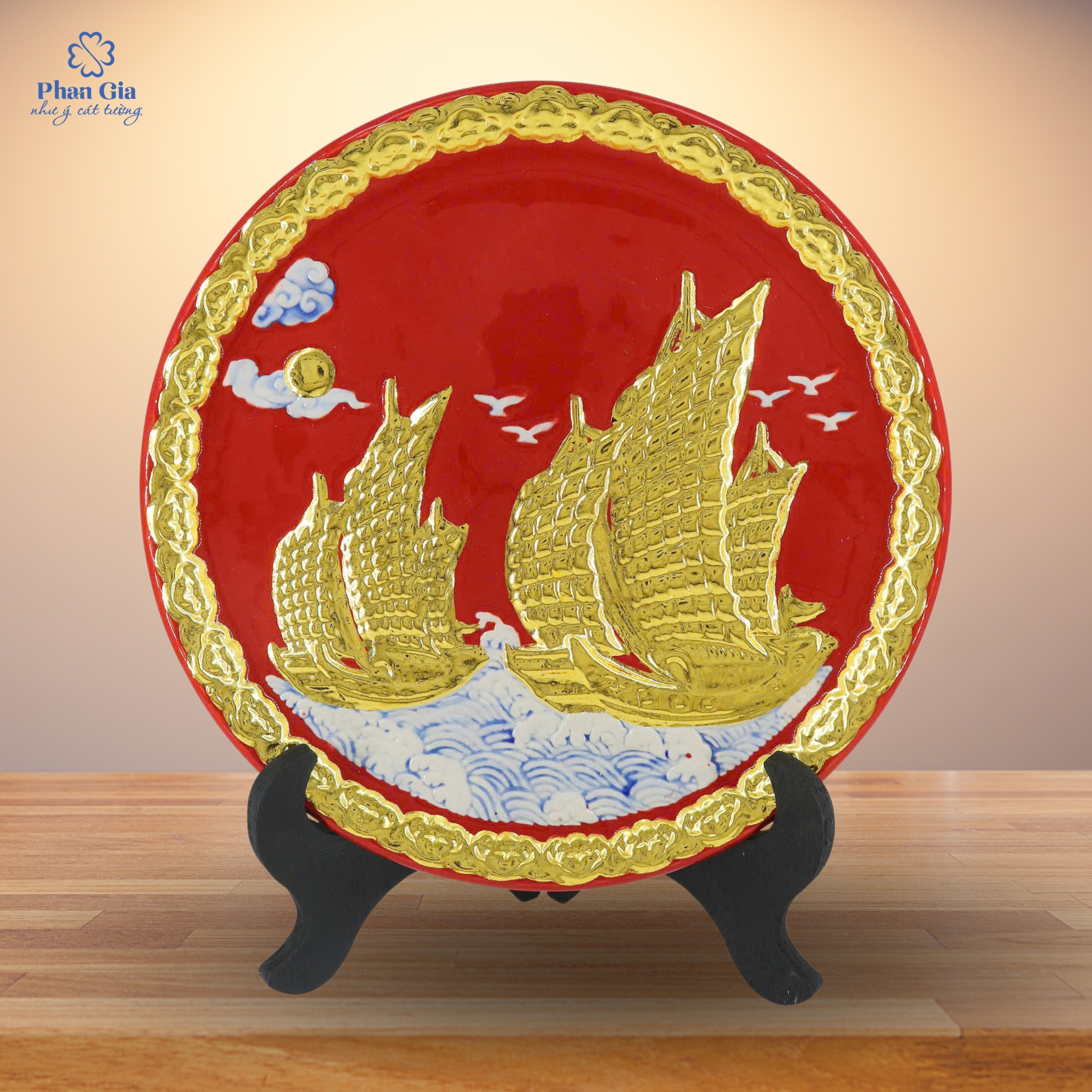  Đĩa gốm Thuận Buồm Xuôi Gió dát vàng tại Nghệ An