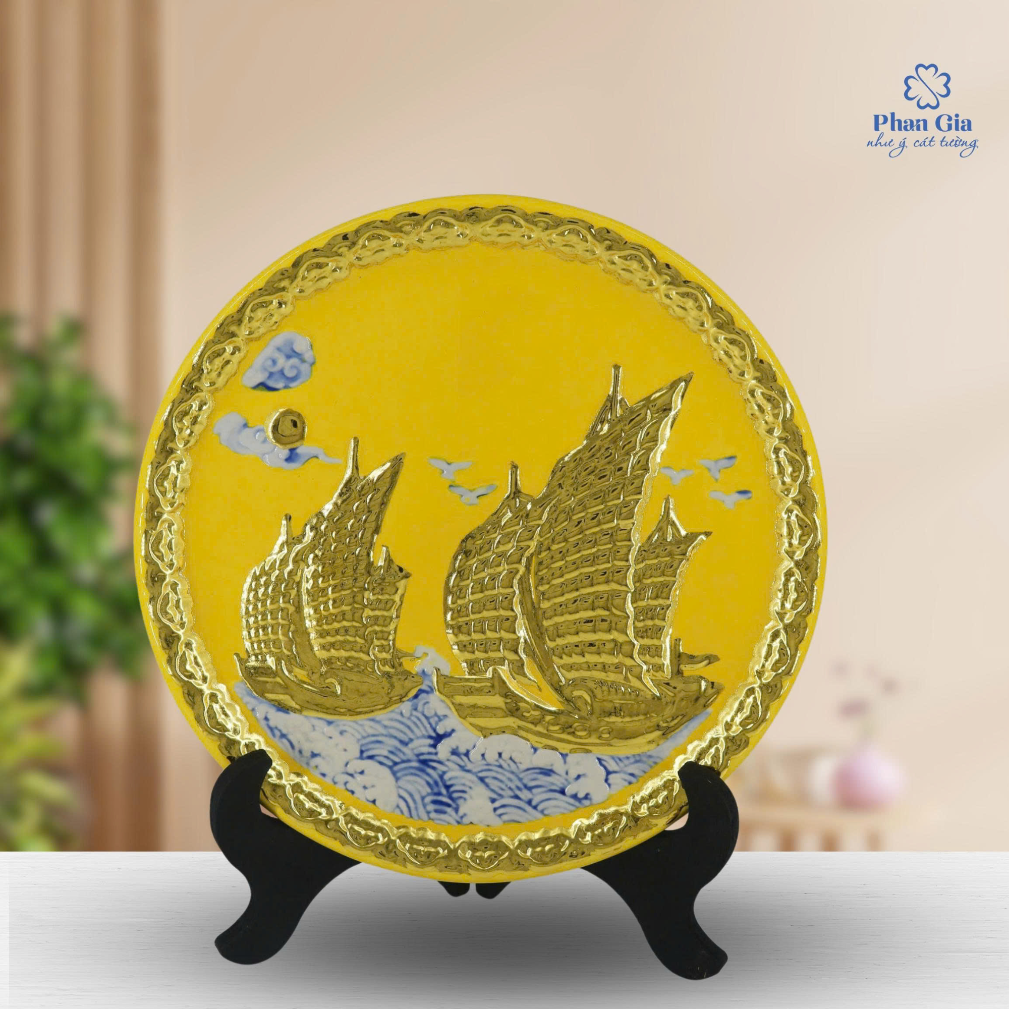  Đĩa gốm thuận buồm xuôi gió dát vàng tại Hà Tĩnh