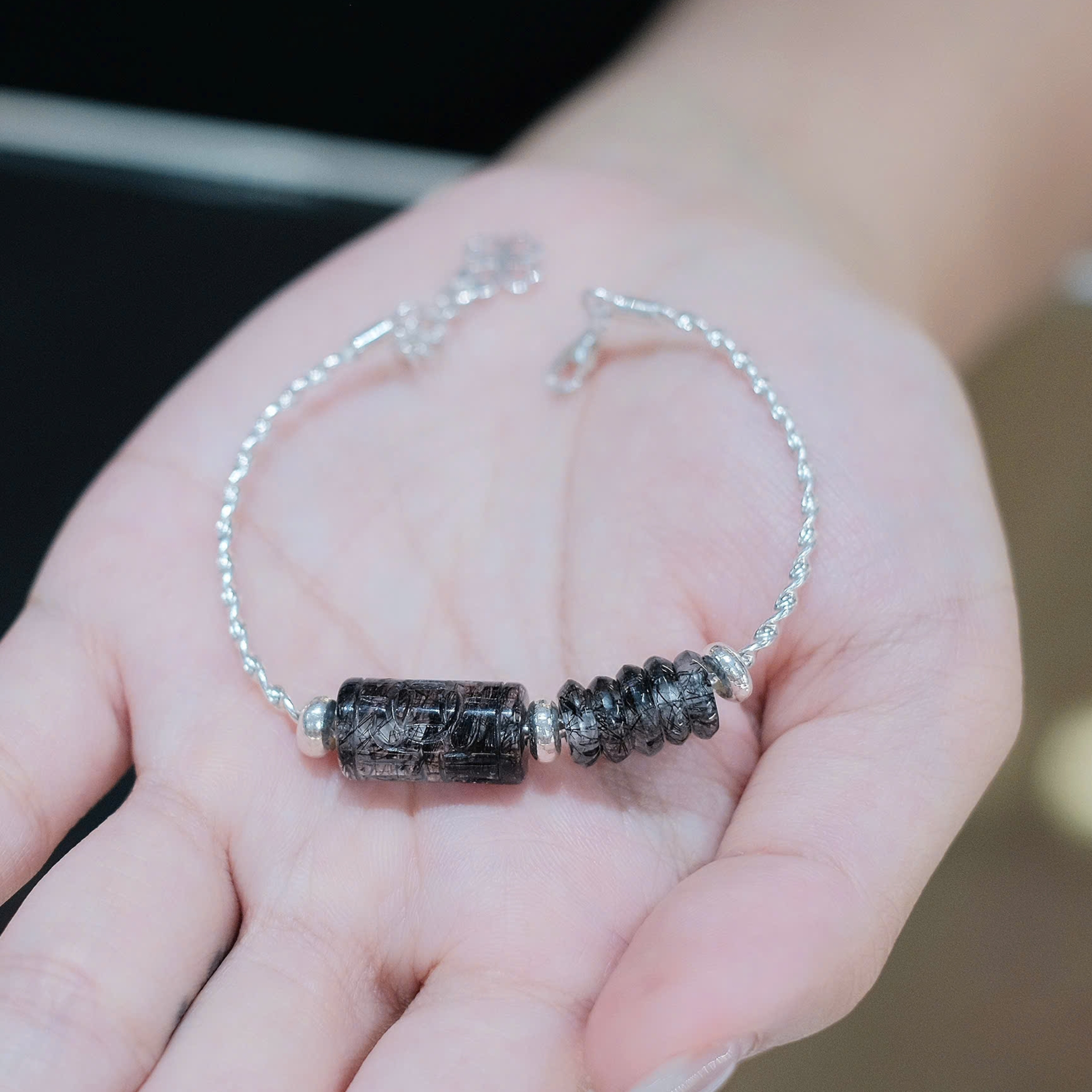  Lắc tay đá phong thuỷ thạch anh tóc đen tại Nghệ An