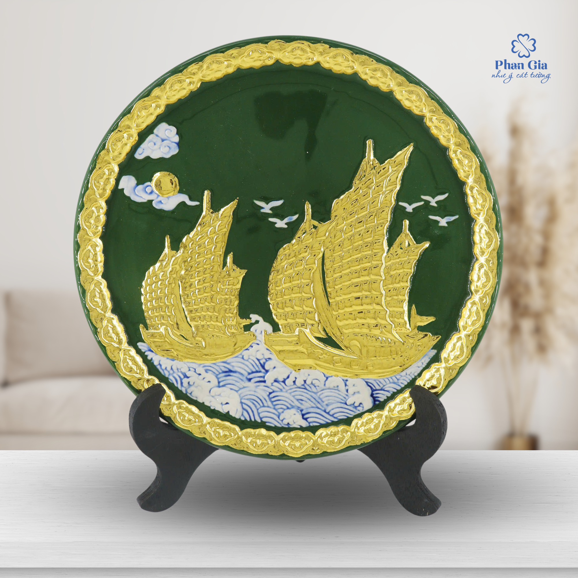  Đĩa gốm Thuận Buồm Xuôi Gió dát vàng tại Nghệ An